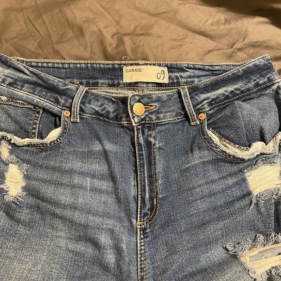 Garage Mom ripped Jean - Picture 3 of 4